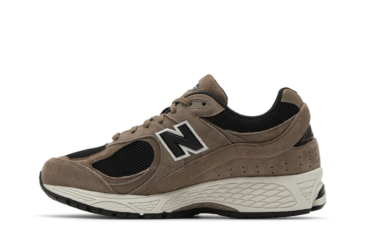 New Balance 2002R Driftwood Black sneaker afbeelding 3 - stylecode M2002RTJ