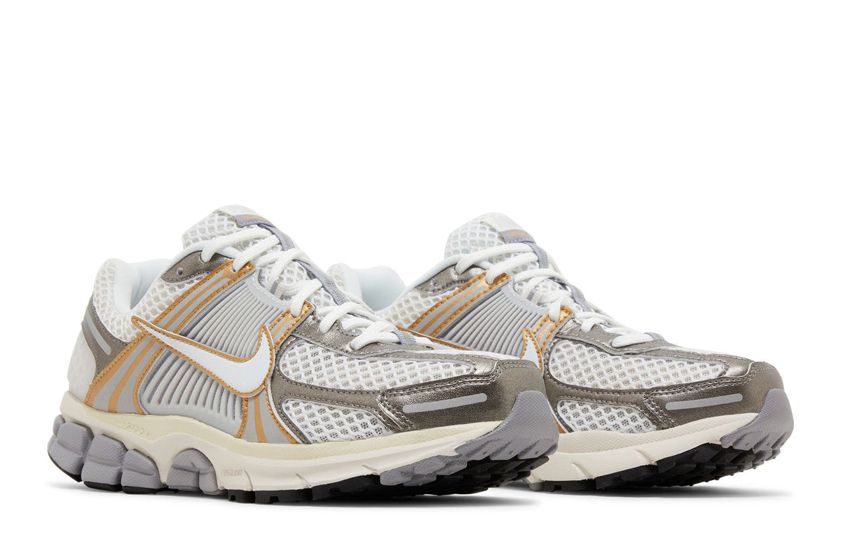 Nike Zoom Vomero 5 Platinum Tint Metallic Gold sneaker afbeelding 8 - stylecode HJ7247-099