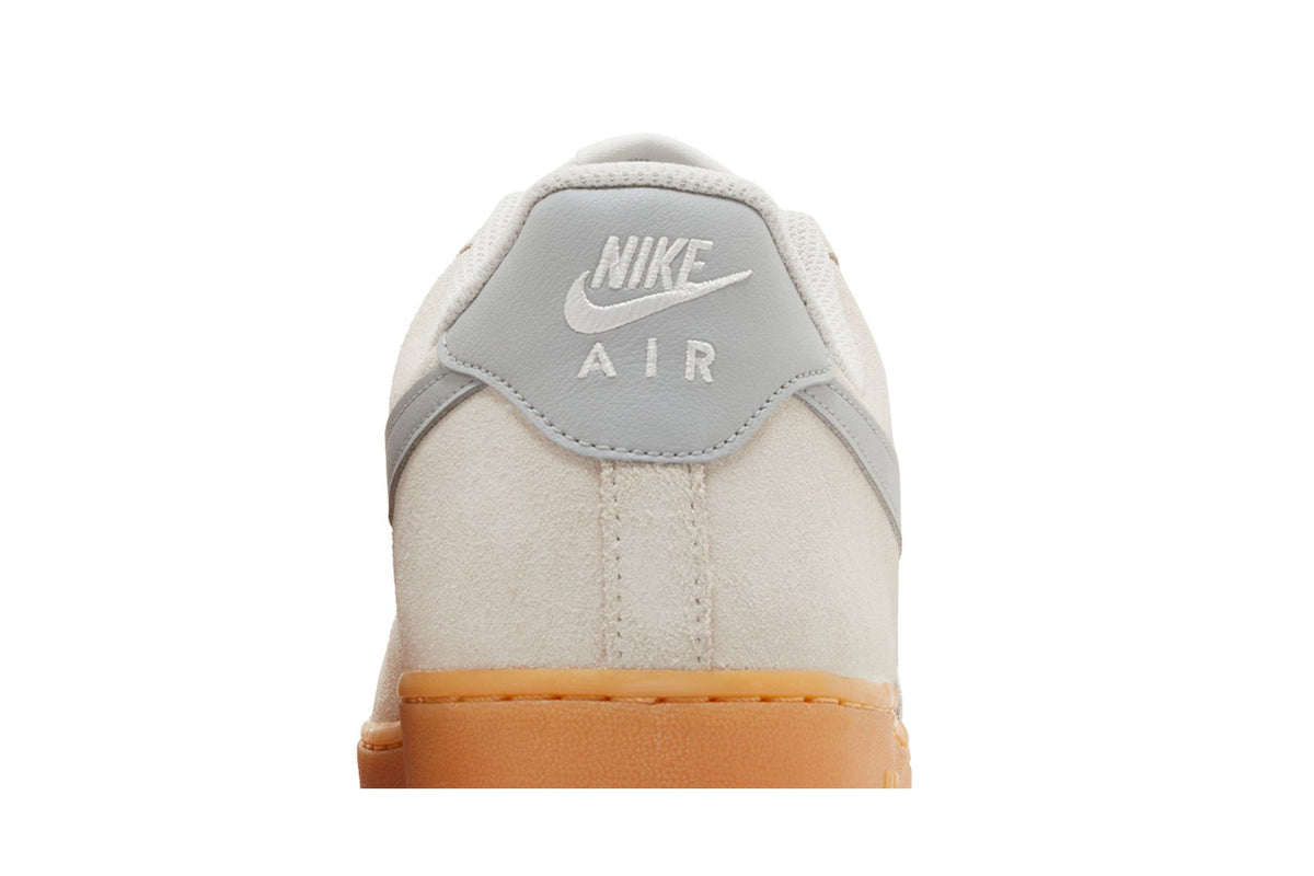 Nike Air Force 1 Low '07 LV8 Phantom Light Smoke Gum sneaker afbeelding 7 - stylecode FQ8714-002