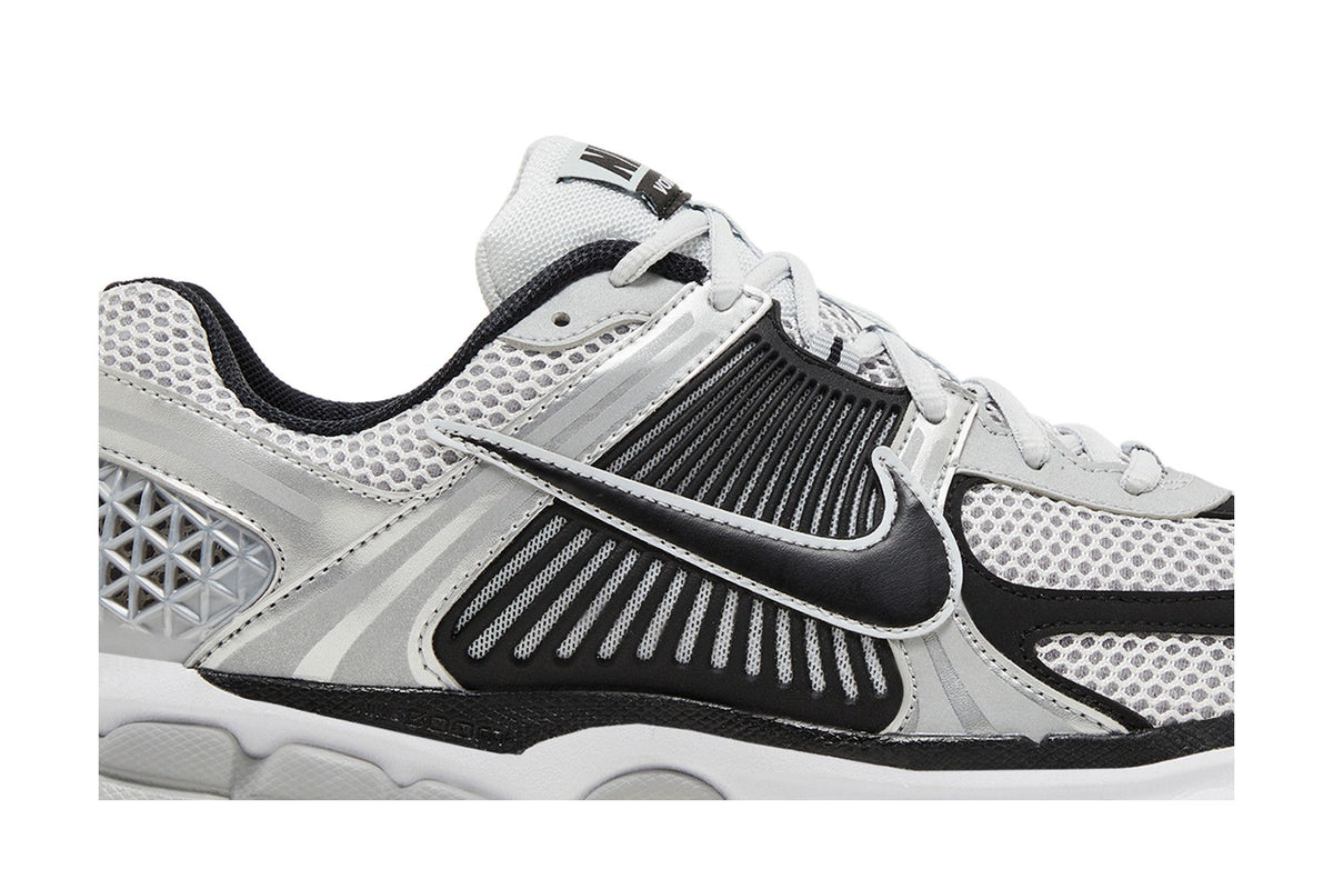 Nike Zoom Vomero 5 Metallic Silver Black sneaker afbeelding 2 - stylecode FJ4151-004
