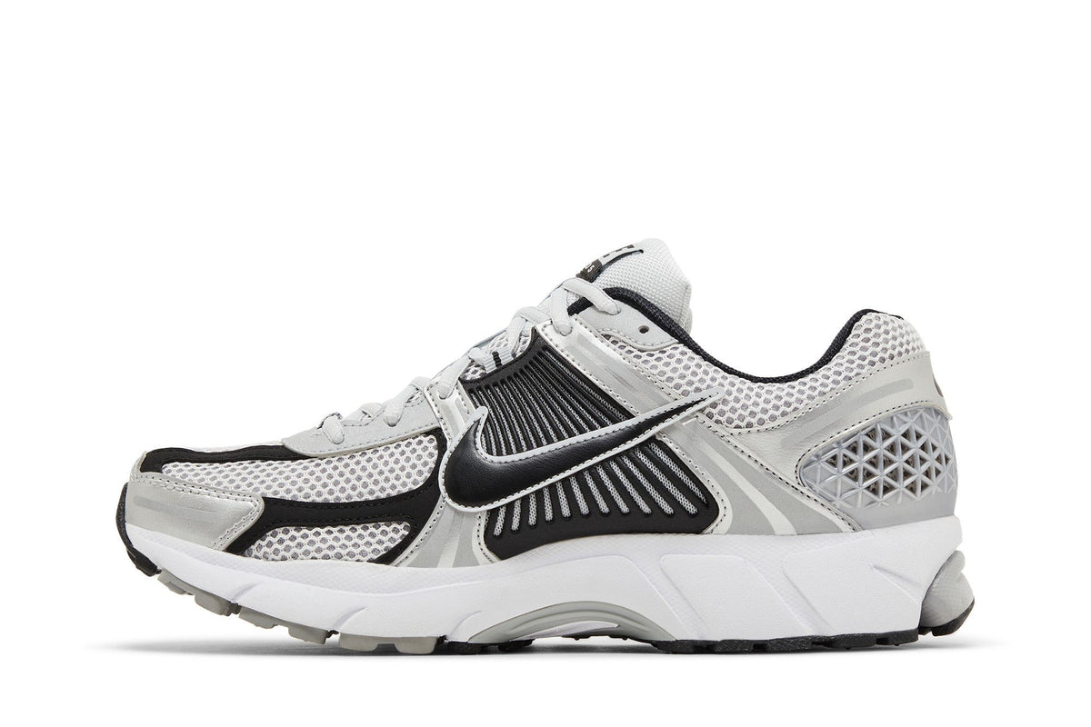 Nike Zoom Vomero 5 Metallic Silver Black sneaker afbeelding 3 - stylecode FJ4151-004