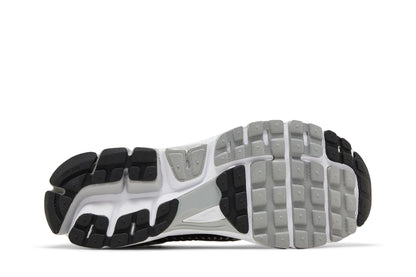 Nike Zoom Vomero 5 Metallic Silver Black sneaker afbeelding 4 - stylecode FJ4151-004
