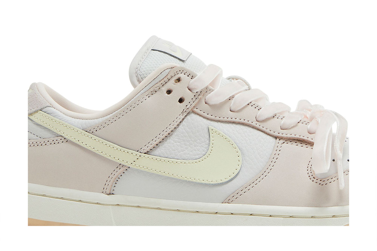 Nike Dunk Low Premium Light Soft Pink (Women's) sneaker afbeelding 2 - stylecode FB7910-601