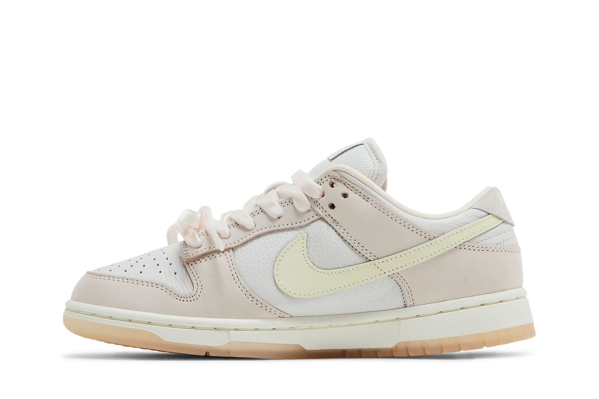 Nike Dunk Low Premium Light Soft Pink (Women's) sneaker afbeelding 3 - stylecode FB7910-601