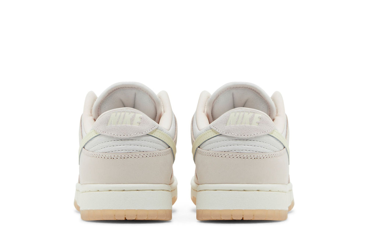 Nike Dunk Low Premium Light Soft Pink (Women's) sneaker afbeelding 6 - stylecode FB7910-601