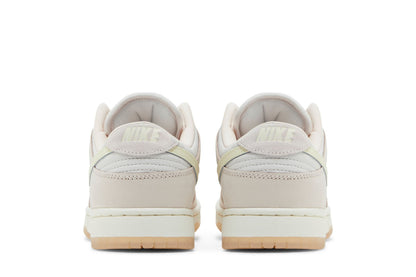 Nike Dunk Low Premium Light Soft Pink (Women's) sneaker afbeelding 6 - stylecode FB7910-601