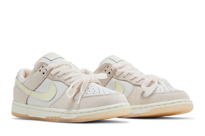 Nike Dunk Low Premium Light Soft Pink (Women's) sneaker afbeelding 8 - stylecode FB7910-601