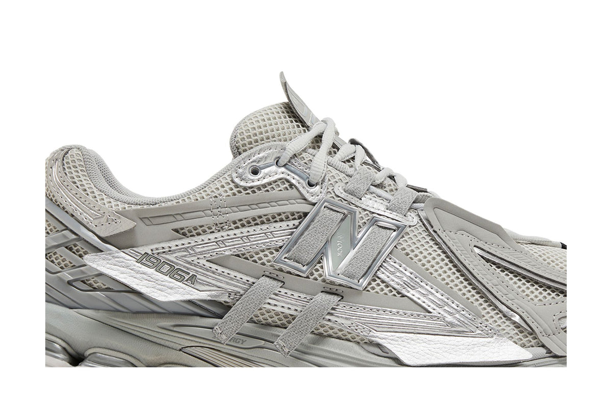 New Balance 1906A Concrete Silver Metallic sneaker afbeelding 2 - stylecode M1906AG