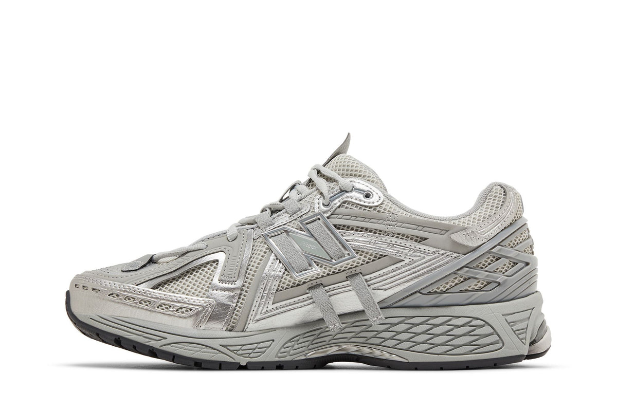 New Balance 1906A Concrete Silver Metallic sneaker afbeelding 3 - stylecode M1906AG