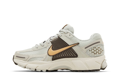 Nike Zoom Vomero 5 Light Bone Ironstone (Women's) sneaker afbeelding 3 - stylecode HM9657-001