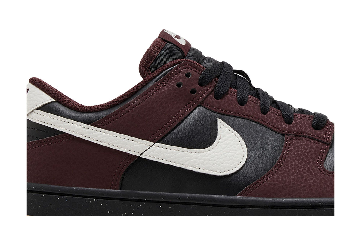 Nike Dunk Low Next Nature Burgundy Crush Black (Women's) sneaker afbeelding 2 - stylecode HM9658-600