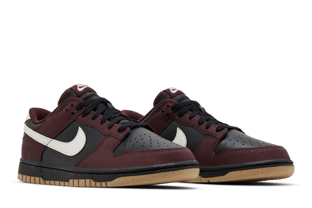 Nike Dunk Low Next Nature Burgundy Crush Black (Women's) sneaker afbeelding 8 - stylecode HM9658-600