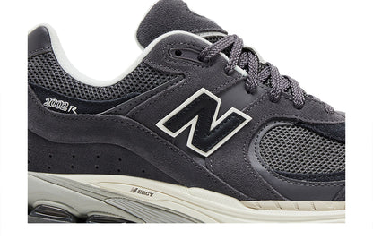New Balance 2002R Monochrome Pack Grey sneaker afbeelding 2 - stylecode M2002RFL