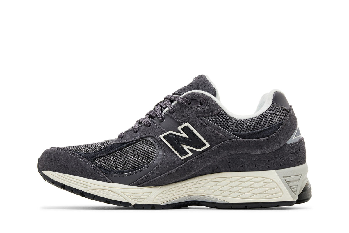 New Balance 2002R Monochrome Pack Grey sneaker afbeelding 3 - stylecode M2002RFL