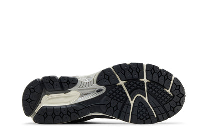New Balance 2002R Monochrome Pack Grey sneaker afbeelding 4 - stylecode M2002RFL