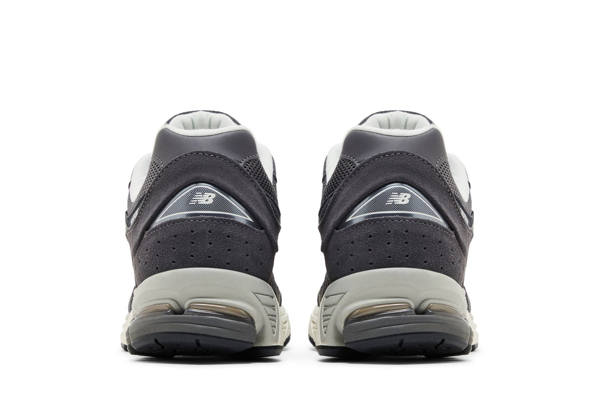 New Balance 2002R Monochrome Pack Grey sneaker afbeelding 6 - stylecode M2002RFL