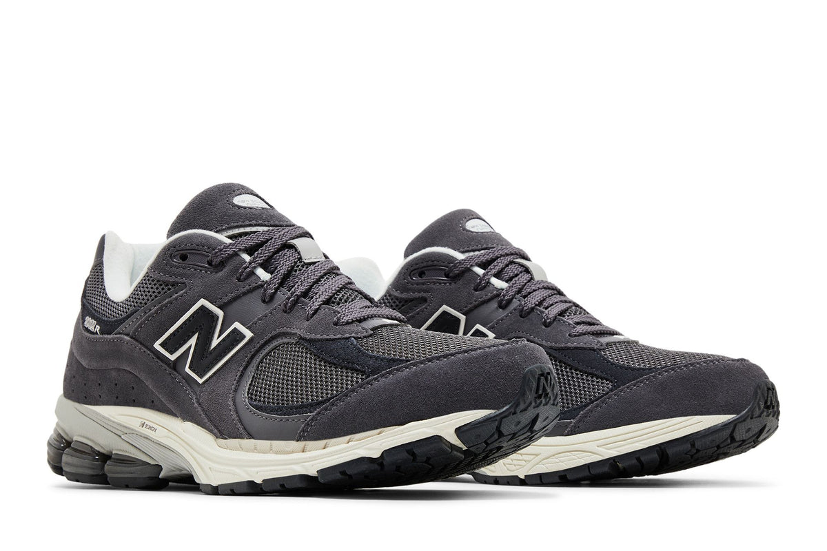 New Balance 2002R Monochrome Pack Grey sneaker afbeelding 8 - stylecode M2002RFL