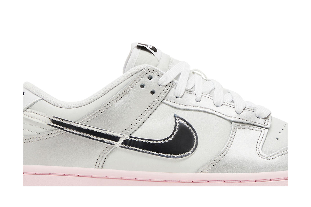 Nike Dunk Low LX Metallic Silver Pink Foam (Women's) sneaker afbeelding 2 - stylecode HM3698-006