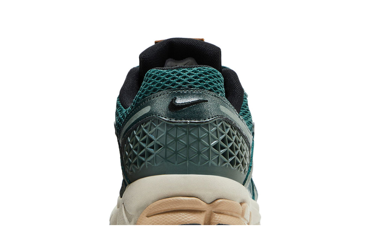 Nike Zoom Vomero 5 Vintage Green Light Orewood Brown Hemp Chrome (Women's) sneaker afbeelding 7 - stylecode FN6742-300