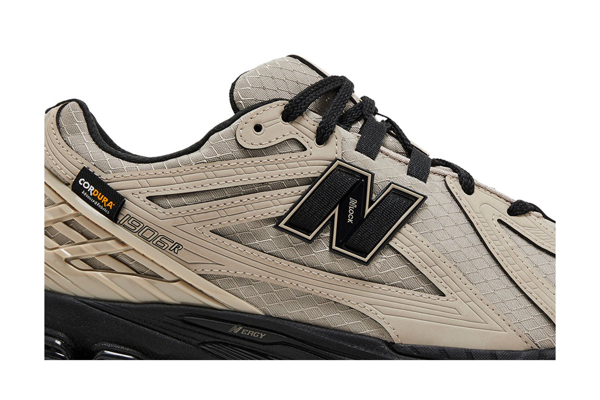 New Balance 1906R Light Mushroom Black sneaker afbeelding 2 - stylecode M1906RJI