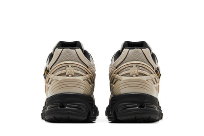 New Balance 1906R Light Mushroom Black sneaker afbeelding 6 - stylecode M1906RJI