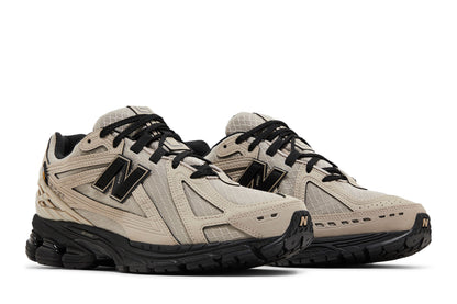 New Balance 1906R Light Mushroom Black sneaker afbeelding 8 - stylecode M1906RJI