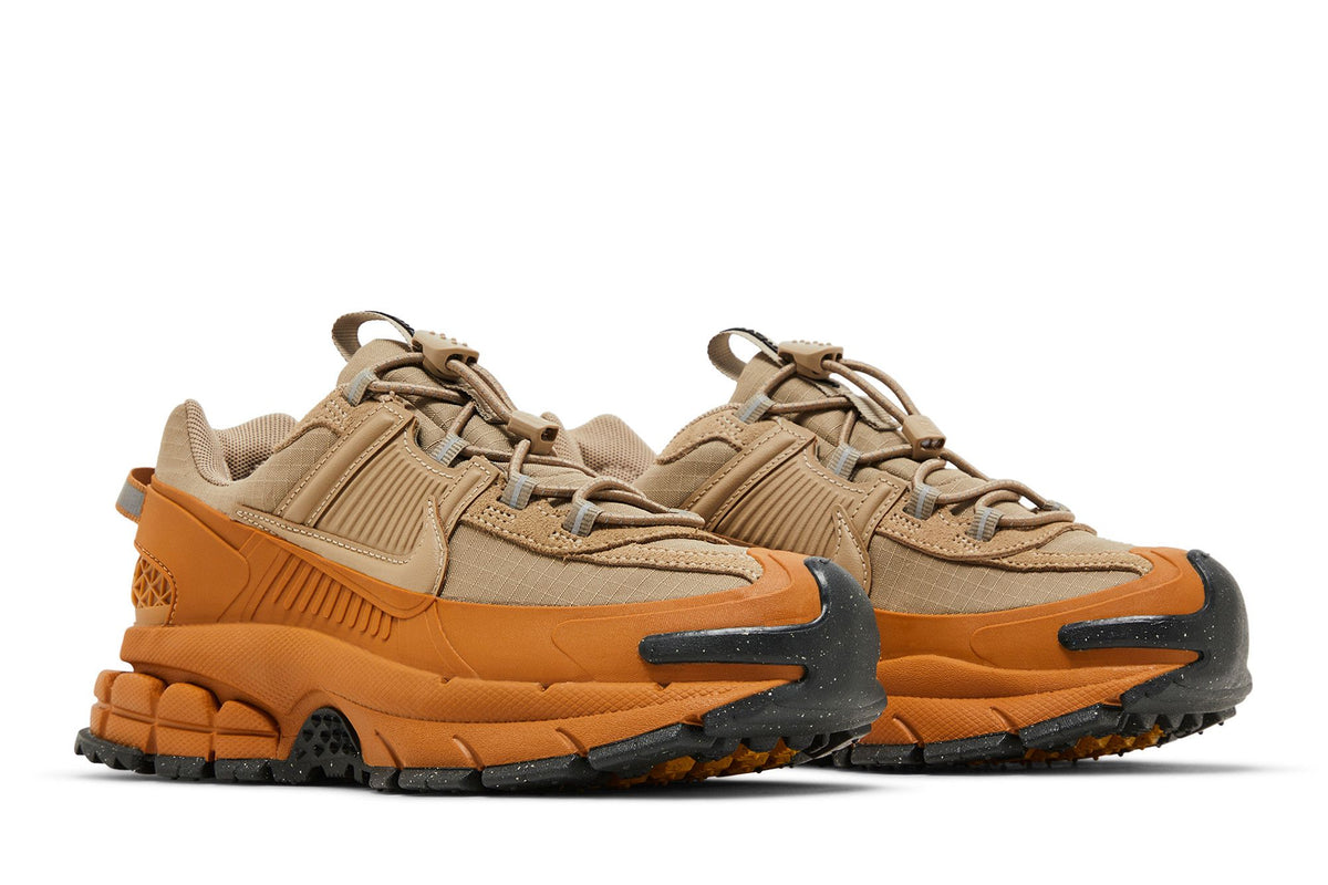 Nike Zoom Vomero 5 Roam Flax (Women's) sneaker afbeelding 8 - stylecode HQ2181-200