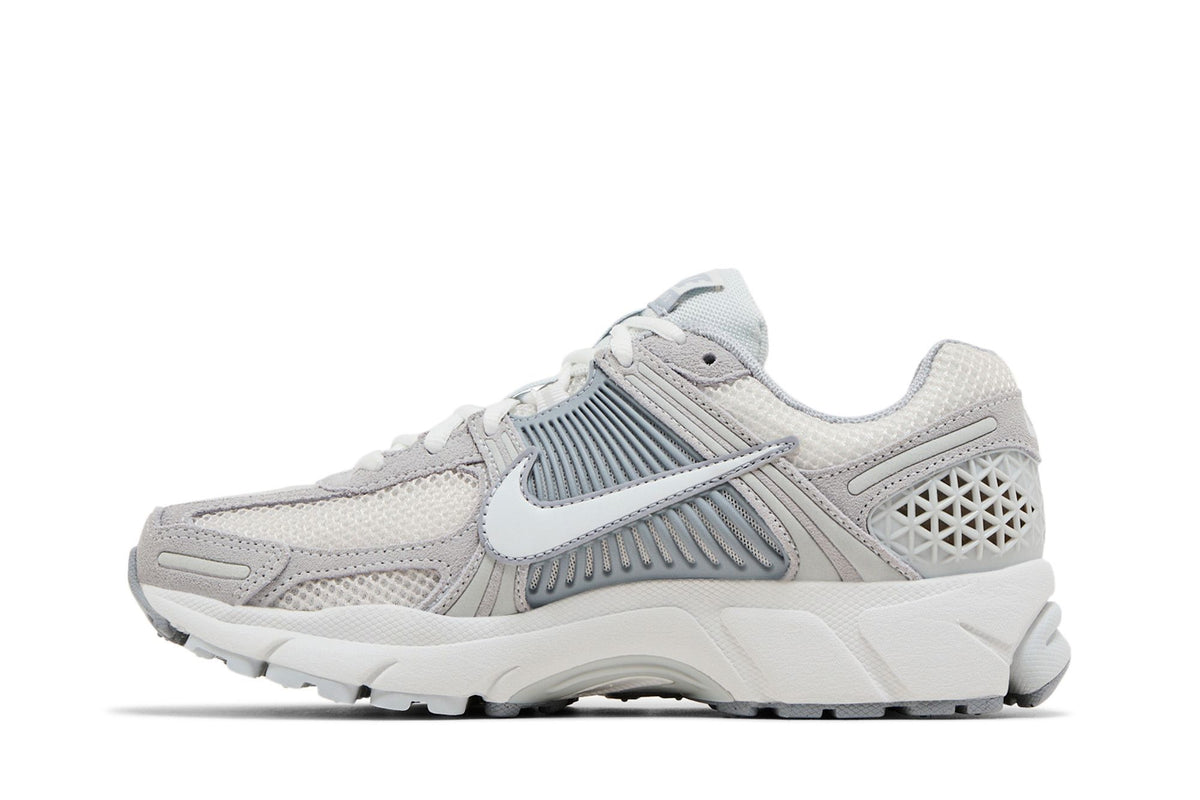 Nike Zoom Vomero 5 Pure Platinum Platinum Tint Wolf Grey Summit White (Women's) sneaker afbeelding 3 - stylecode HQ0458-001