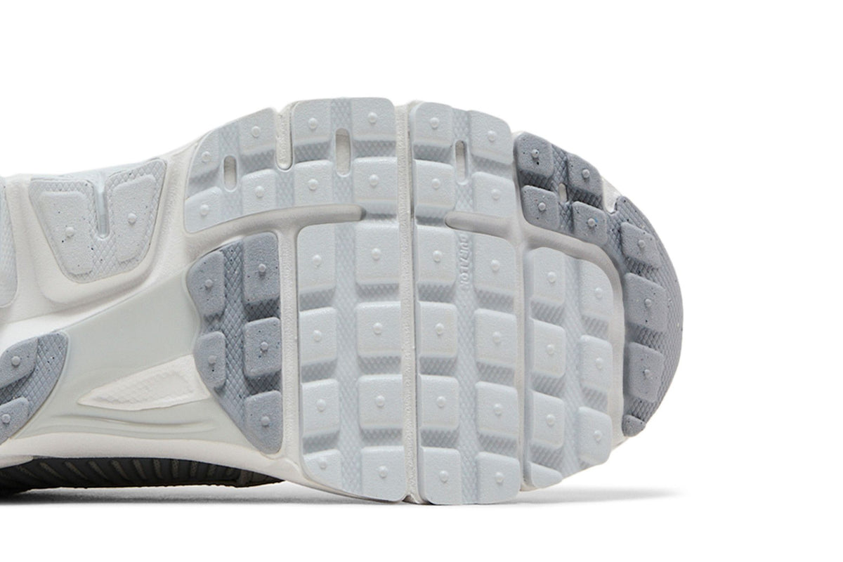 Nike Zoom Vomero 5 Pure Platinum Platinum Tint Wolf Grey Summit White (Women's) sneaker afbeelding 5 - stylecode HQ0458-001