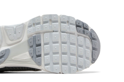 Nike Zoom Vomero 5 Pure Platinum Platinum Tint Wolf Grey Summit White (Women's) sneaker afbeelding 5 - stylecode HQ0458-001