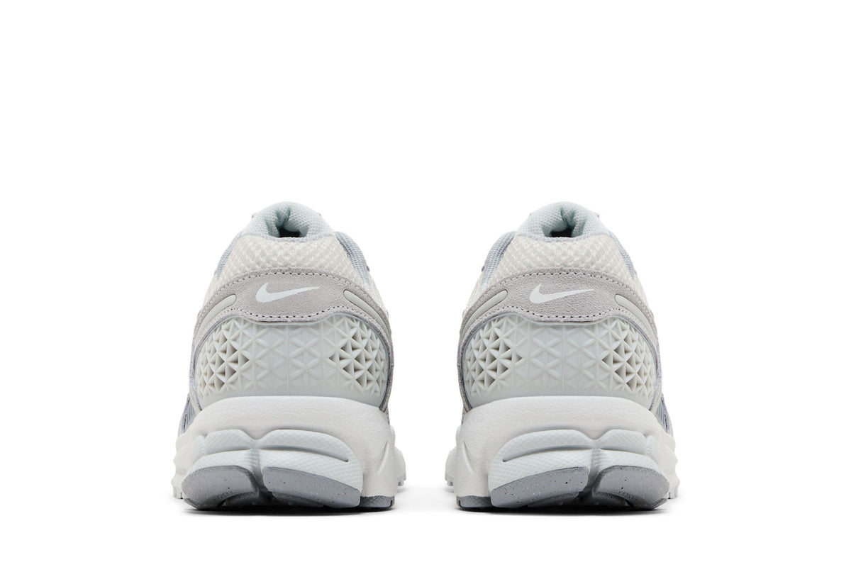 Nike Zoom Vomero 5 Pure Platinum Platinum Tint Wolf Grey Summit White (Women's) sneaker afbeelding 6 - stylecode HQ0458-001
