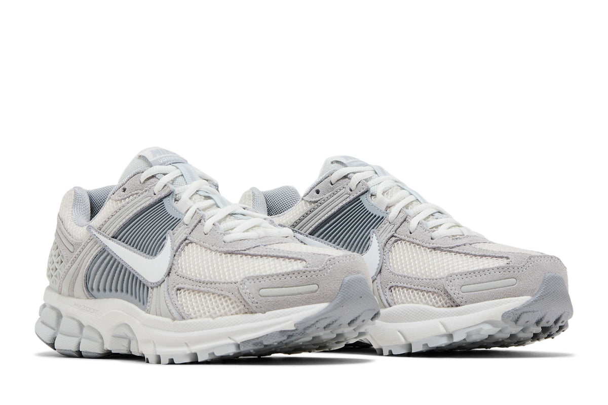 Nike Zoom Vomero 5 Pure Platinum Platinum Tint Wolf Grey Summit White (Women's) sneaker afbeelding 8 - stylecode HQ0458-001