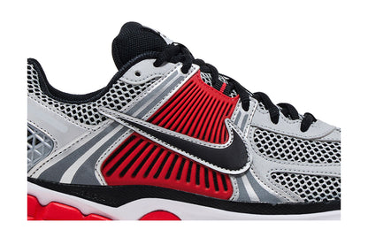 Nike Zoom Vomero 5 Bright Crimson Metallic Silver sneaker afbeelding 2 - stylecode FJ4151-005