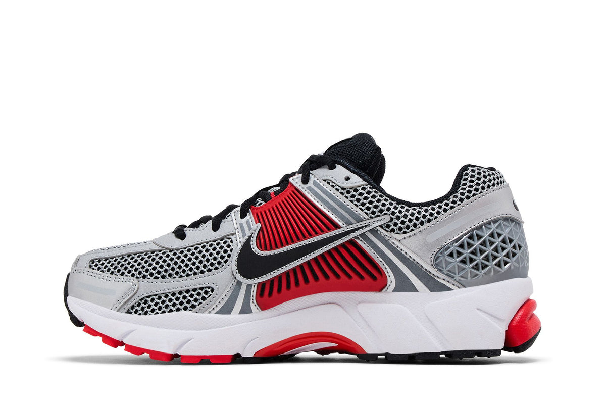 Nike Zoom Vomero 5 Bright Crimson Metallic Silver sneaker afbeelding 3 - stylecode FJ4151-005