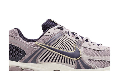 Nike Zoom Vomero 5 Platinum Violet sneaker afbeelding 2 - stylecode HQ3643-019