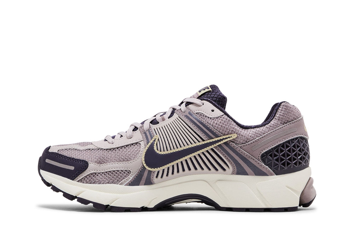 Nike Zoom Vomero 5 Platinum Violet sneaker afbeelding 3 - stylecode HQ3643-019