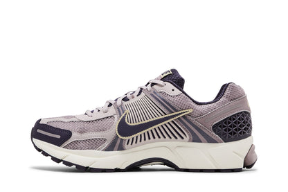 Nike Zoom Vomero 5 Platinum Violet sneaker afbeelding 3 - stylecode HQ3643-019