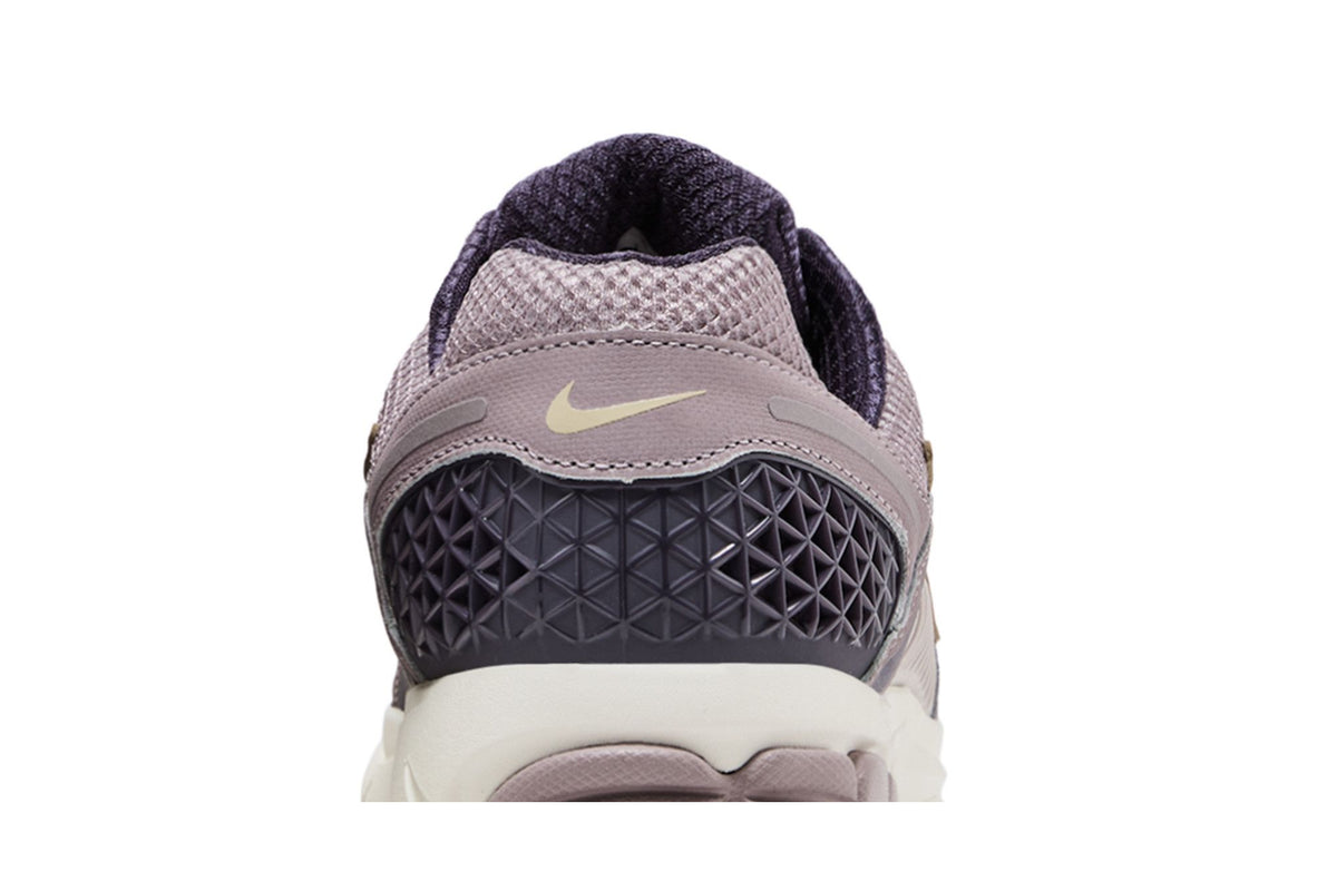 Nike Zoom Vomero 5 Platinum Violet sneaker afbeelding 7 - stylecode HQ3643-019