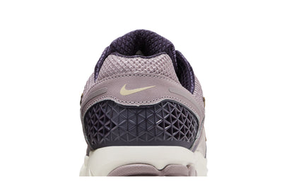 Nike Zoom Vomero 5 Platinum Violet sneaker afbeelding 7 - stylecode HQ3643-019