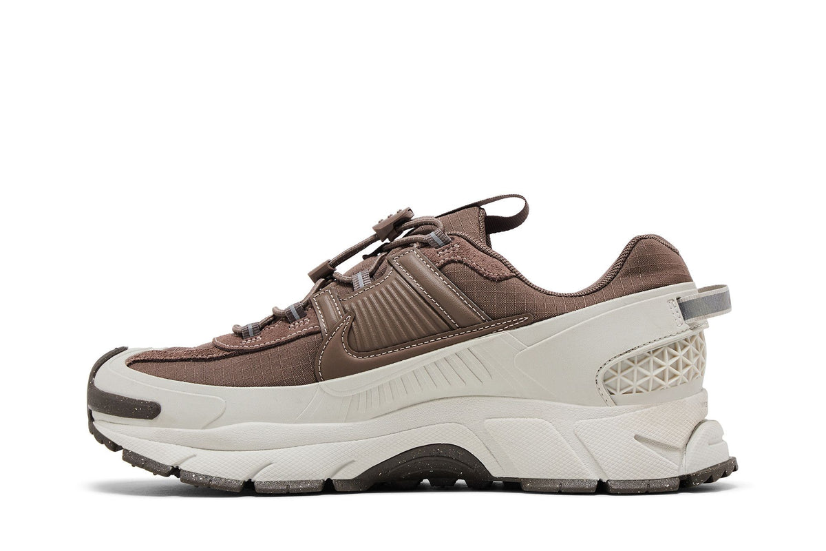 Nike Zoom Vomero 5 Roam Light Bone Mink Brown (Women's) sneaker afbeelding 3 - stylecode HQ2181-006