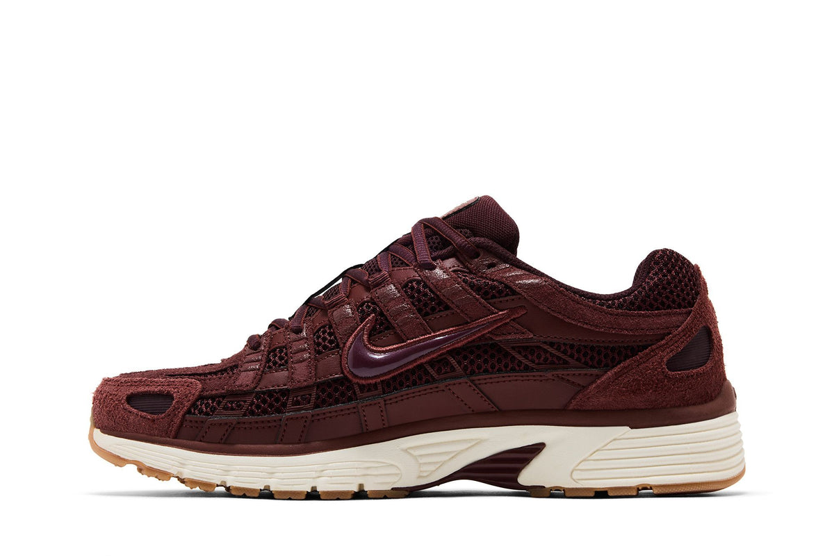 Nike P-6000 SE Dark Pony Metallic Gold sneaker afbeelding 3 - stylecode HF0015-200