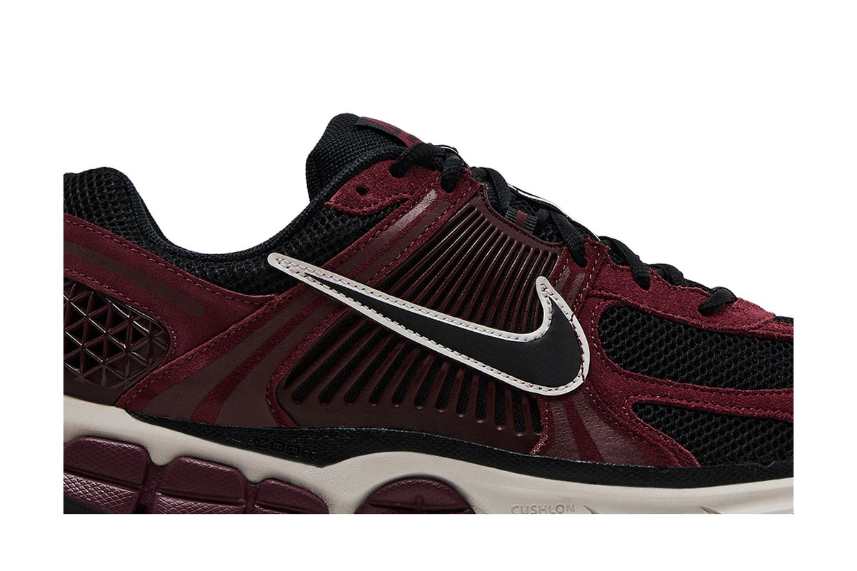 Nike Zoom Vomero 5 Dark Team Red sneaker afbeelding 2 - stylecode HF1553-601