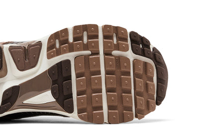 Nike Zoom Vomero 5 Mink Brown sneaker afbeelding 5 - stylecode HF1553-004