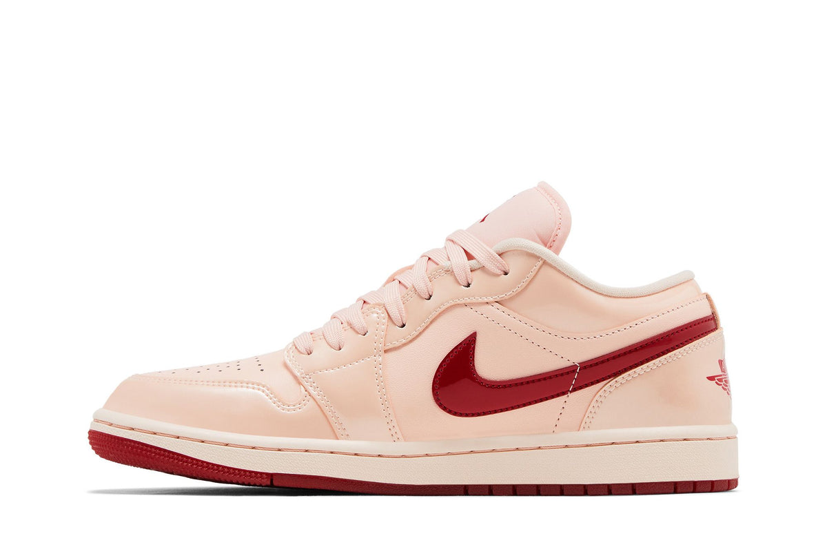 Jordan 1 Low Patent Valentine's Day (Women's) sneaker afbeelding 3 - stylecode HF3174-600