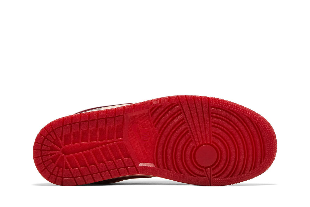 Jordan 1 Low Patent Valentine's Day (Women's) sneaker afbeelding 4 - stylecode HF3174-600
