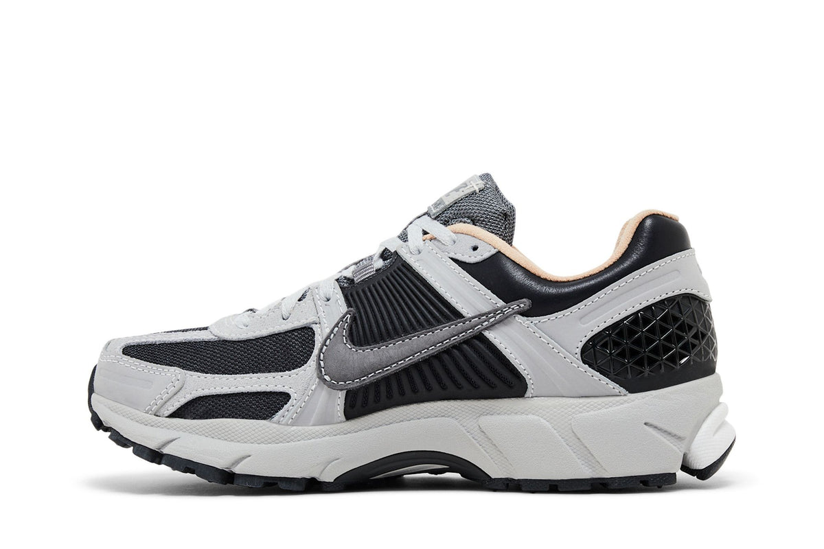 Nike Zoom Vomero 5 Dark Smoke Grey Vachetta sneaker afbeelding 3 - stylecode HV5982-001