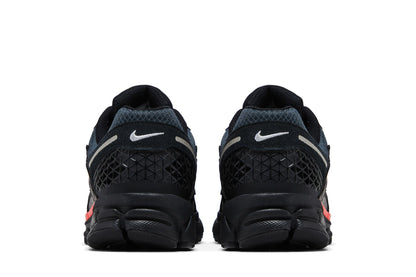 Nike Zoom Vomero 5 Black Metallic University Red sneaker afbeelding 6 - stylecode HV2527-002