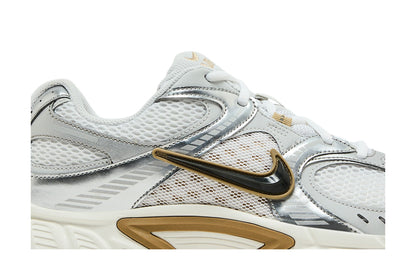 Nike V5 RNR Parachute Beige Metallic Pewter sneaker afbeelding 2 - stylecode HJ5228-102