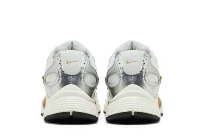Nike V5 RNR Parachute Beige Metallic Pewter sneaker afbeelding 6 - stylecode HJ5228-102