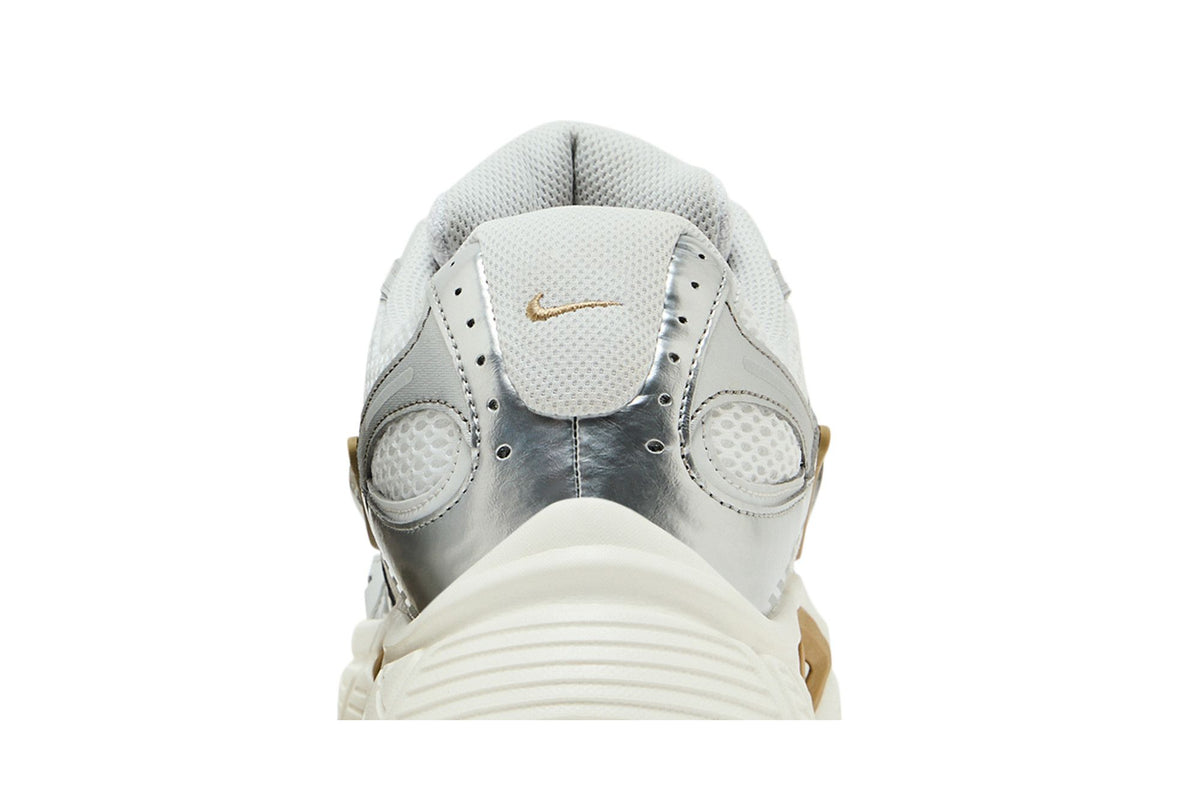 Nike V5 RNR Parachute Beige Metallic Pewter sneaker afbeelding 7 - stylecode HJ5228-102